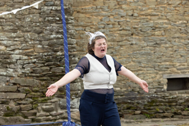 LE LAC DES CYGNES – LES ECHAPPES DU BAL – Noyal sur Vilaine